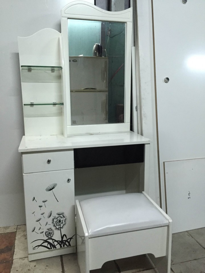 BÀN TRANG ĐIỂM TRẮNG